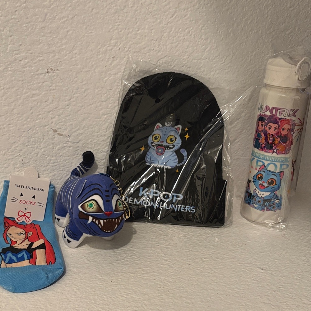 K-Pop Demon Hunters Beanie, Socks, plush keychain and Water Bottle Set